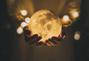 Популярний дизайнерський Нічник MOON LAMP 15 см на акумуляторі з пультом